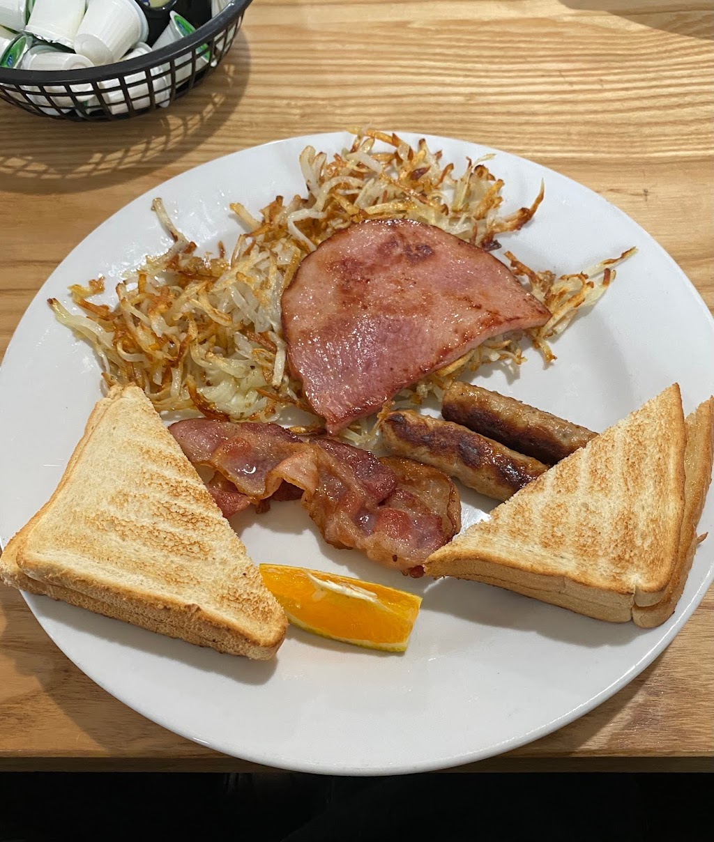 Sandstone Lounge and Eatery | 212 8 Ave NW, Milk River, AB T0K 1M0, Canada | Phone: (403) 647-2891