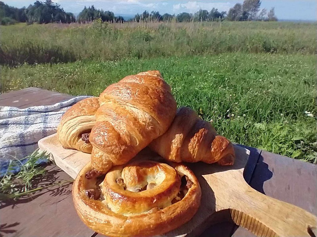 La grasse matinée | 455 Rue Jenkin, Trois-Pistoles, QC G0L 4K0, Canada | Phone: (418) 725-9362