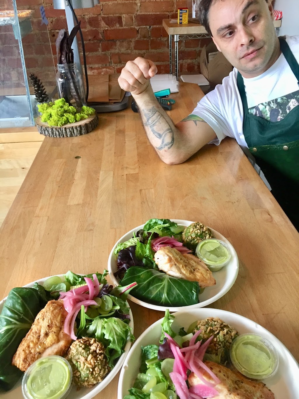 Vert Casse-Croûte + Catering | 963 Dovercourt Rd, Toronto, ON M6H 2X6, Canada | Phone: (416) 535-2412
