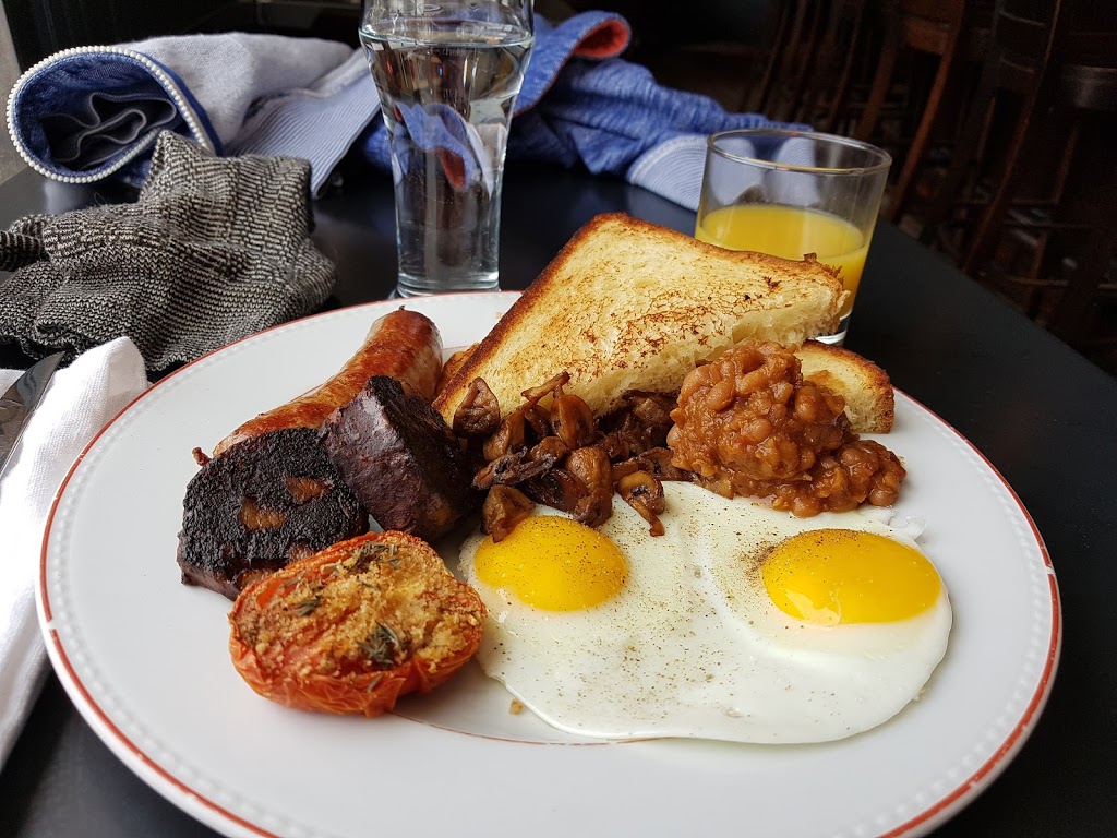 Le Chien Fumant | 4710 Rue De Lanaudière, Montréal, QC H2J 3P7, Canada | Phone: (514) 524-2444
