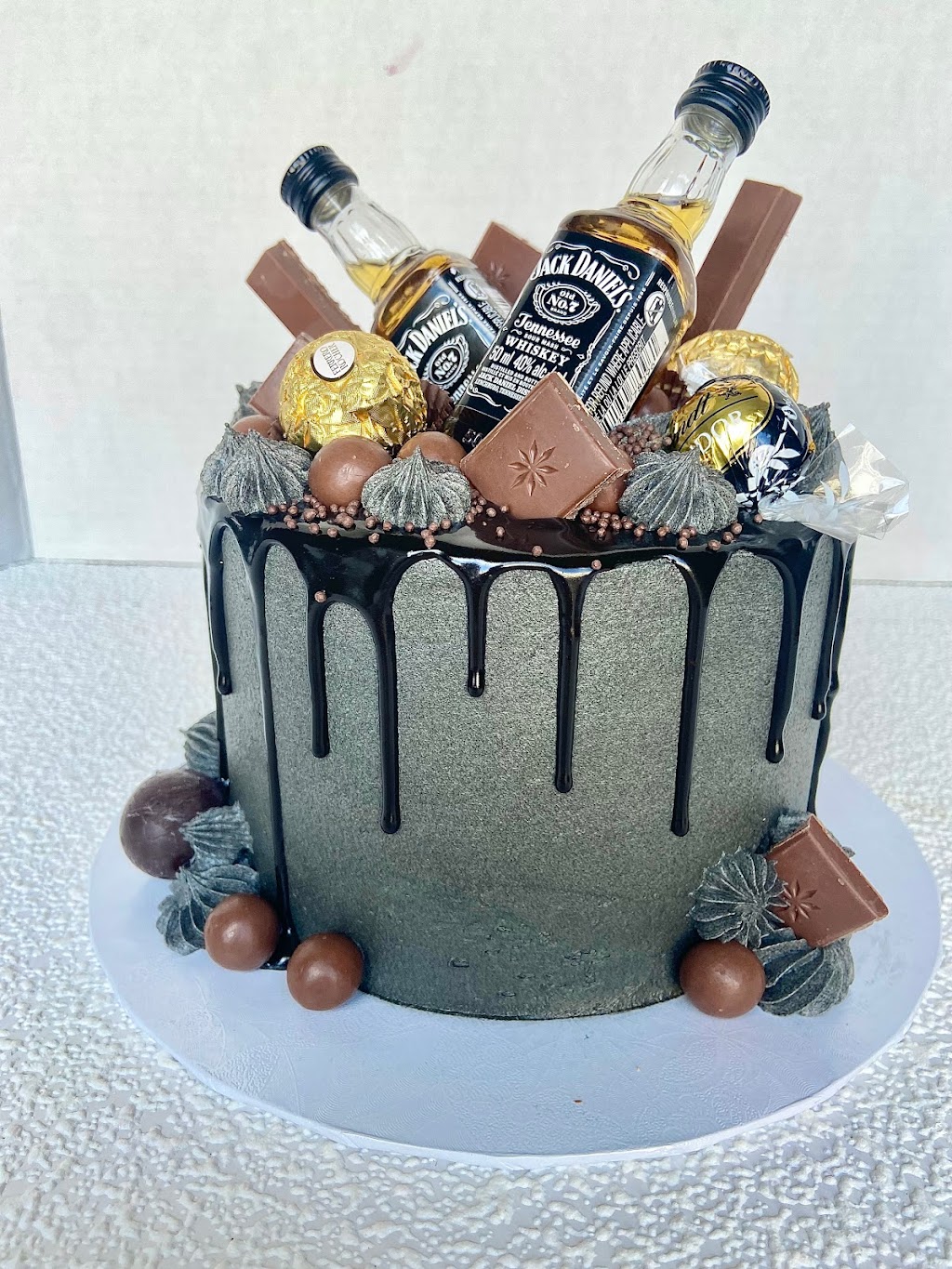 Happy Cakes | 723 179 St SW, Edmonton, AB T6W 2S7, Canada | Phone: (780) 232-6375