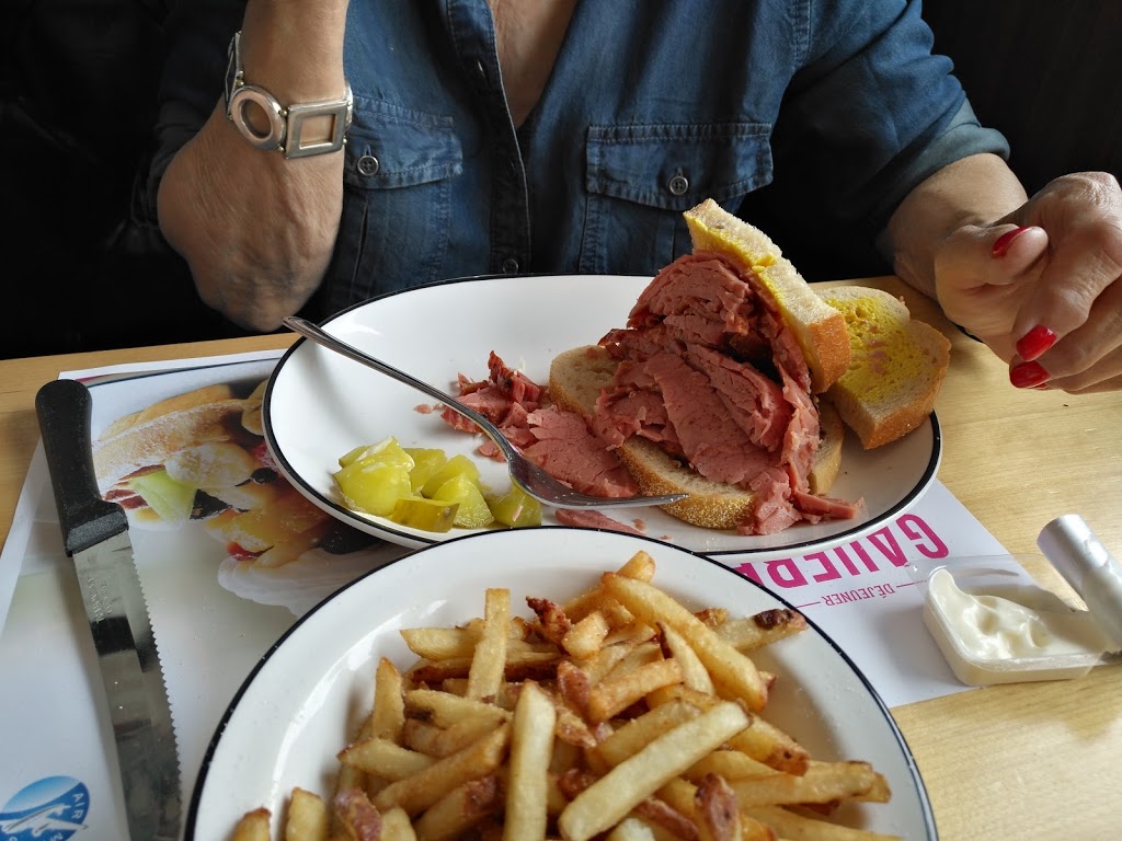 Nickels Deli Restaurants | 1991 Boulevard Marcel-Laurin, Saint-Laurent, QC H4R 1K4, Canada | Phone: (514) 332-3328