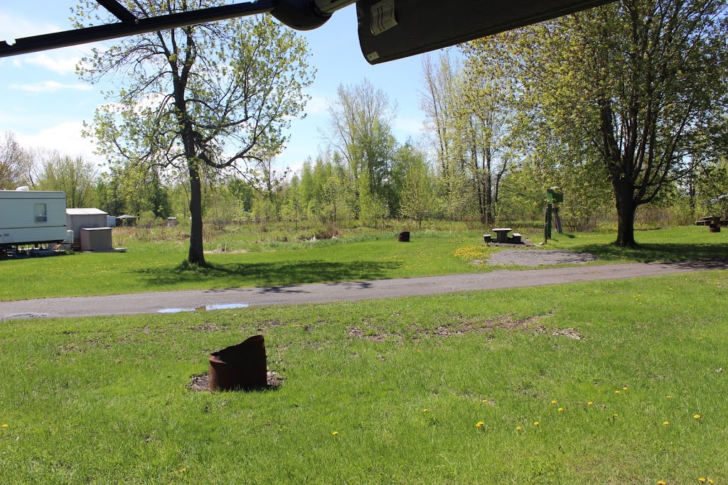 Camping Chenal-du-Moine | 1686 Chemin du Chenal du Moine, Sorel-Tracy, QC J3P 2K7, Canada | Phone: (877) 742-3113