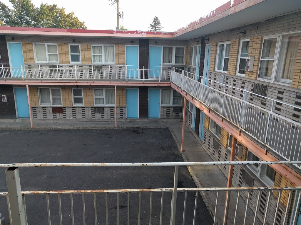 Motel St-Jacques | 1980 Westmore Ave, Montreal, QC H4B 1Z3, Canada | Phone: (514) 489-8611