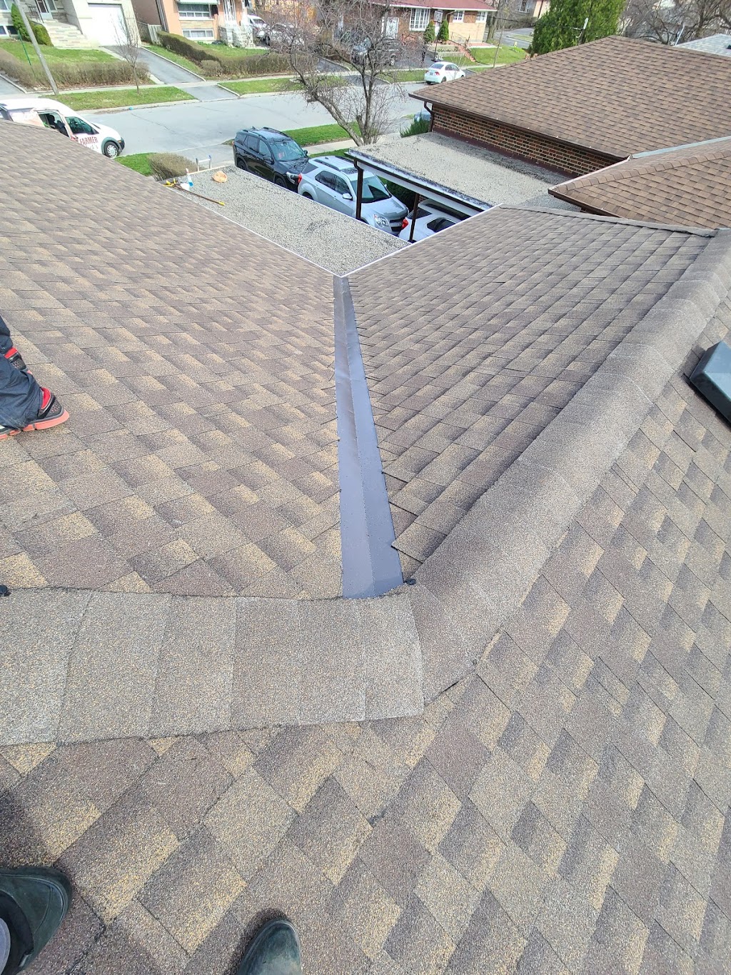 Canadian Siding and Roofing | 2157 Crosswinds Ct, Burlington, ON L7M 4K9, Canada | Phone: (647) 686-7663