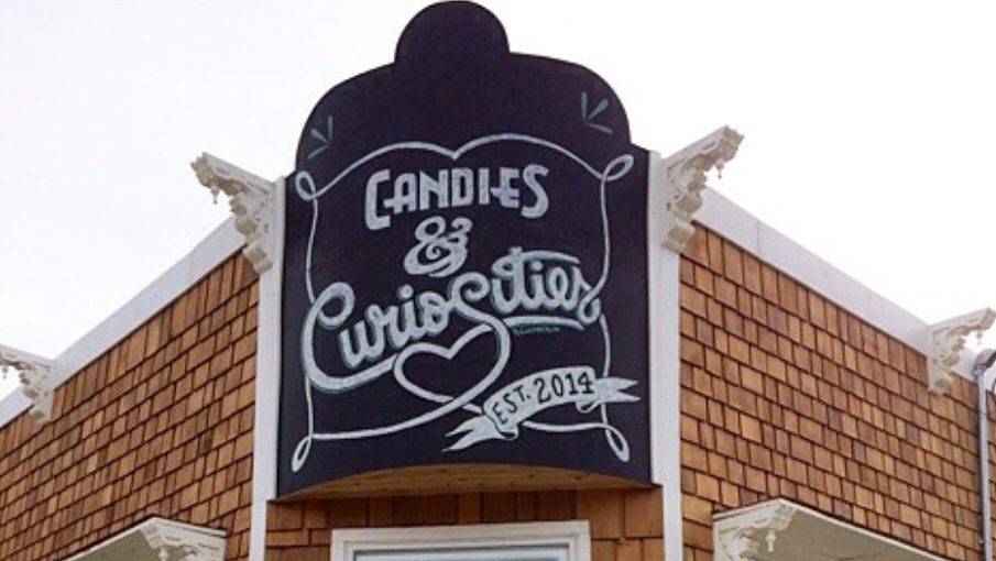 Candies & Curiosities | 30 Robinson Ave, Winnipeg Beach, MB R0C 3G0, Canada | Phone: (204) 509-4524