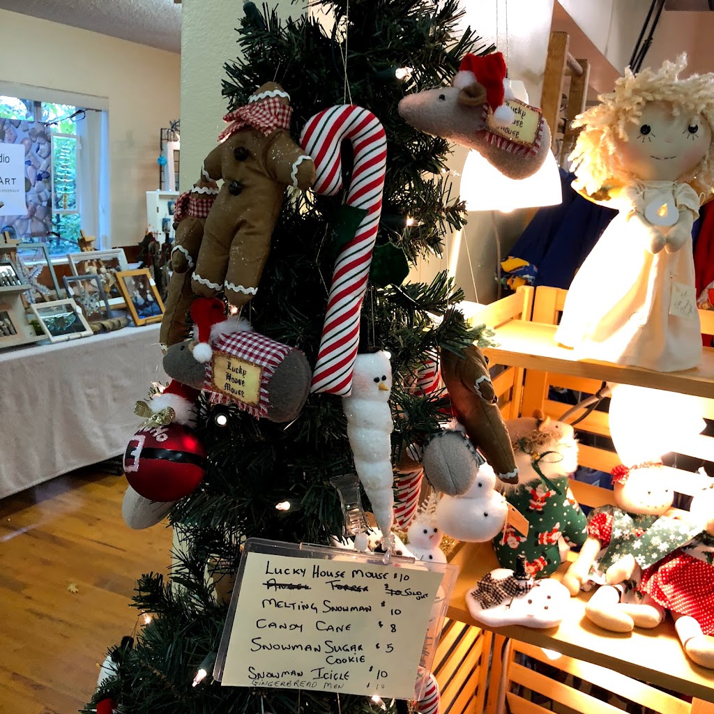 Strawberry Vale Christmas Craft Fair | point of interest | 11 High St, Victoria, BC V8Z 5C8, Canada | 2504792276 OR +1 250-479-2276
