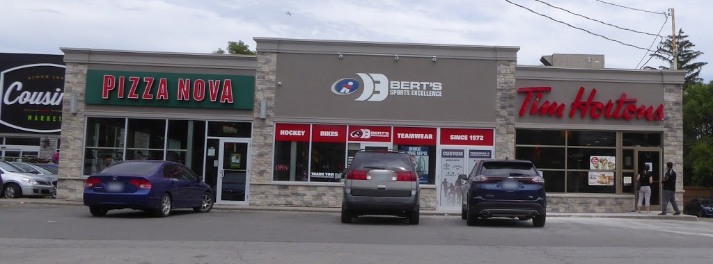 Pizza Nova | 1211 Hurontario St #104a, Mississauga, ON L5G 3H2, Canada | Phone: (416) 439-0000
