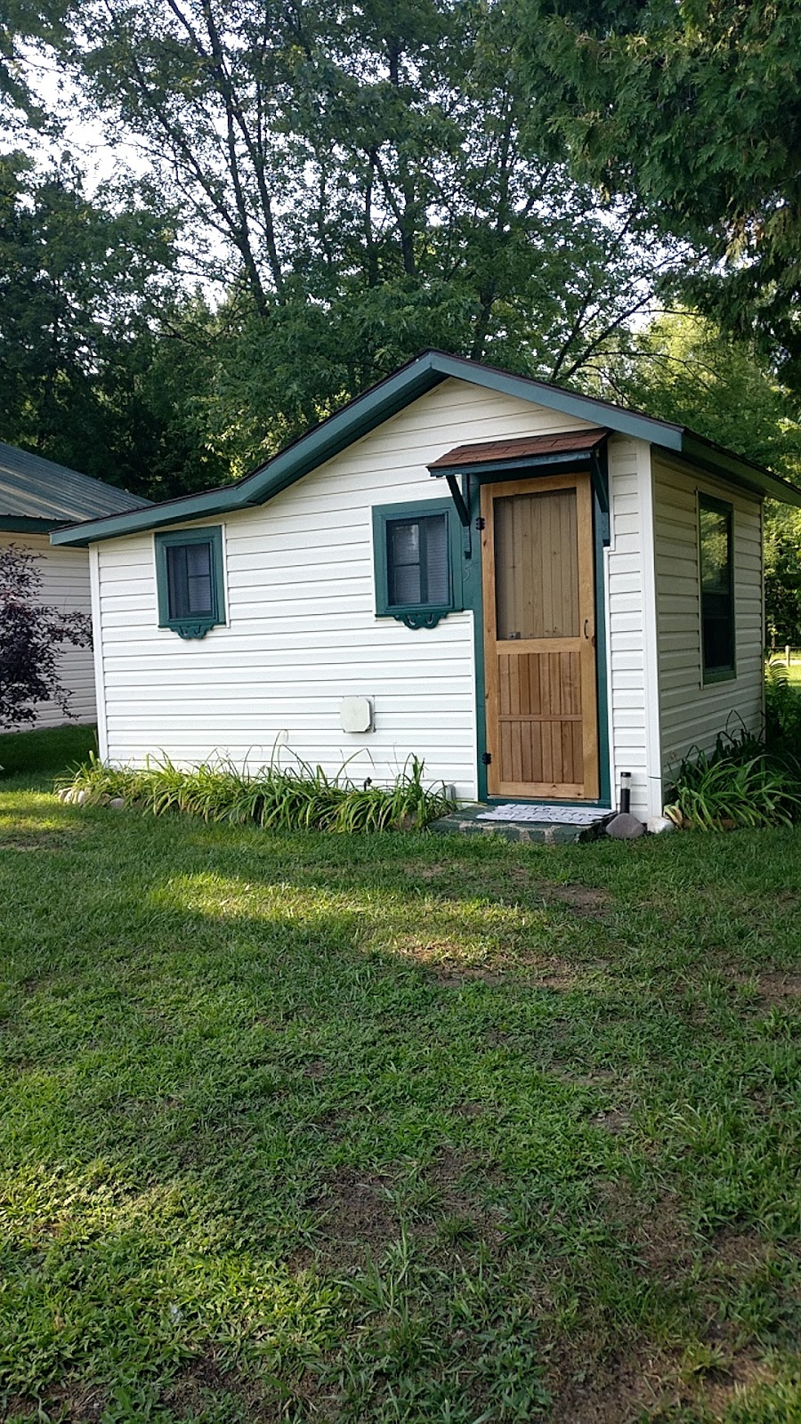 Cozy Cabins | 7992 Lakeshore Rd, Fort Gratiot Twp, MI 48059, USA | Phone: (810) 327-6310