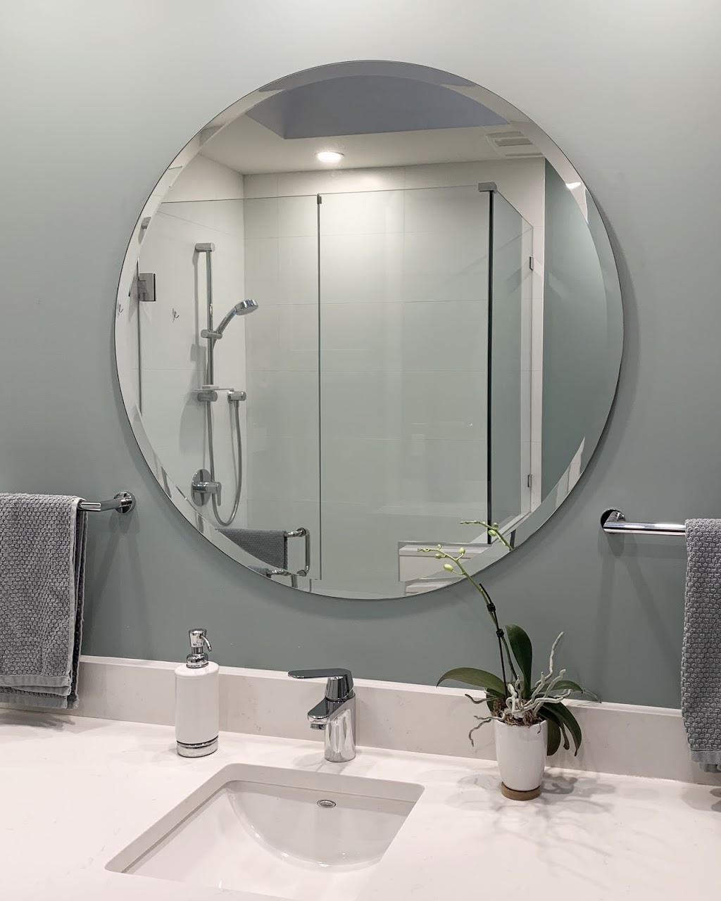 CAVALLO Glass & Mirror | 3670 Eton St, Vancouver, BC V5K 1K9, Canada | Phone: (604) 838-1283