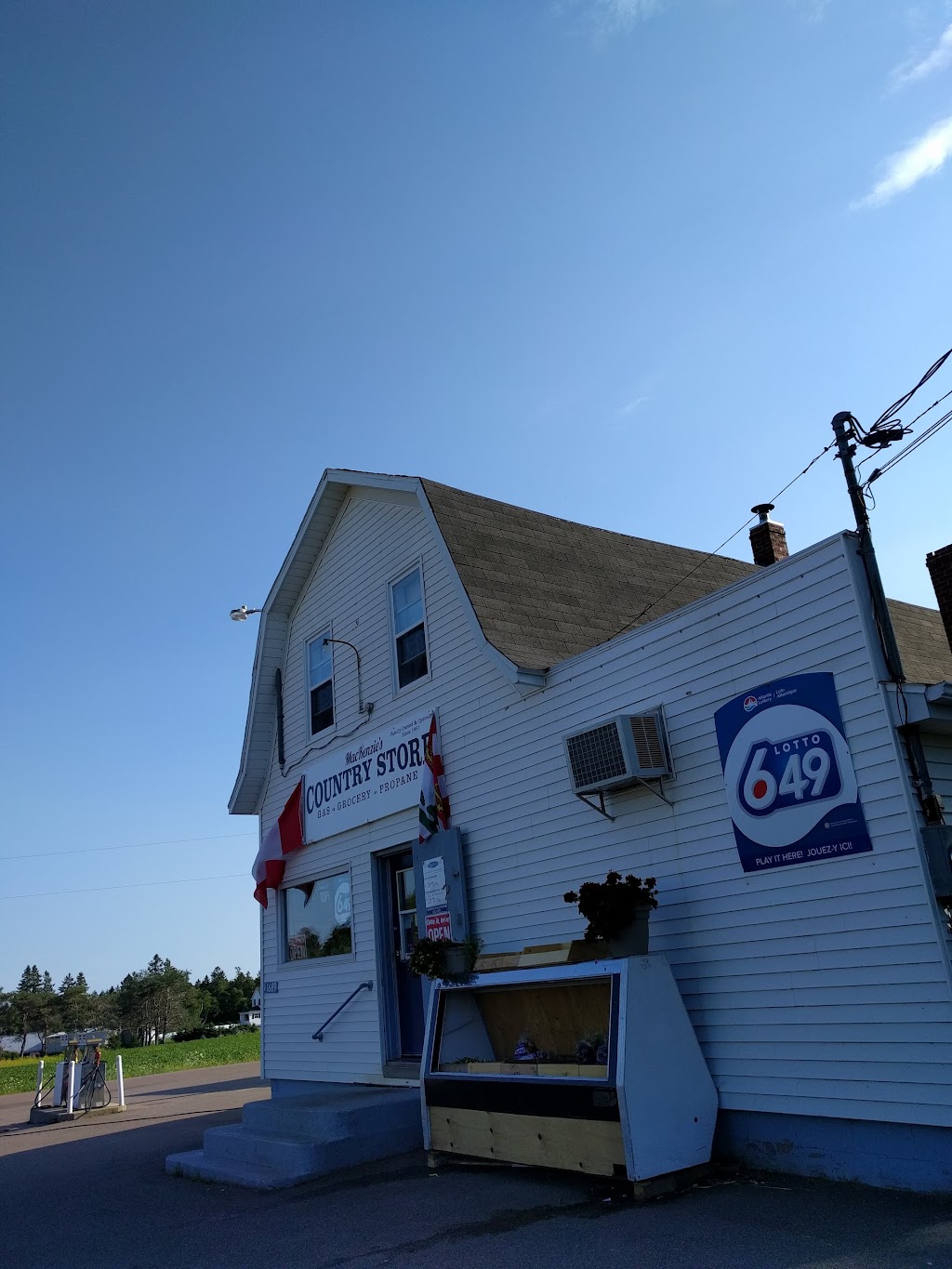 MacKenzies Country Store | 1689 Brackley Point Rd, Harrington, PE C1E 2X1, Canada | Phone: (902) 672-2039
