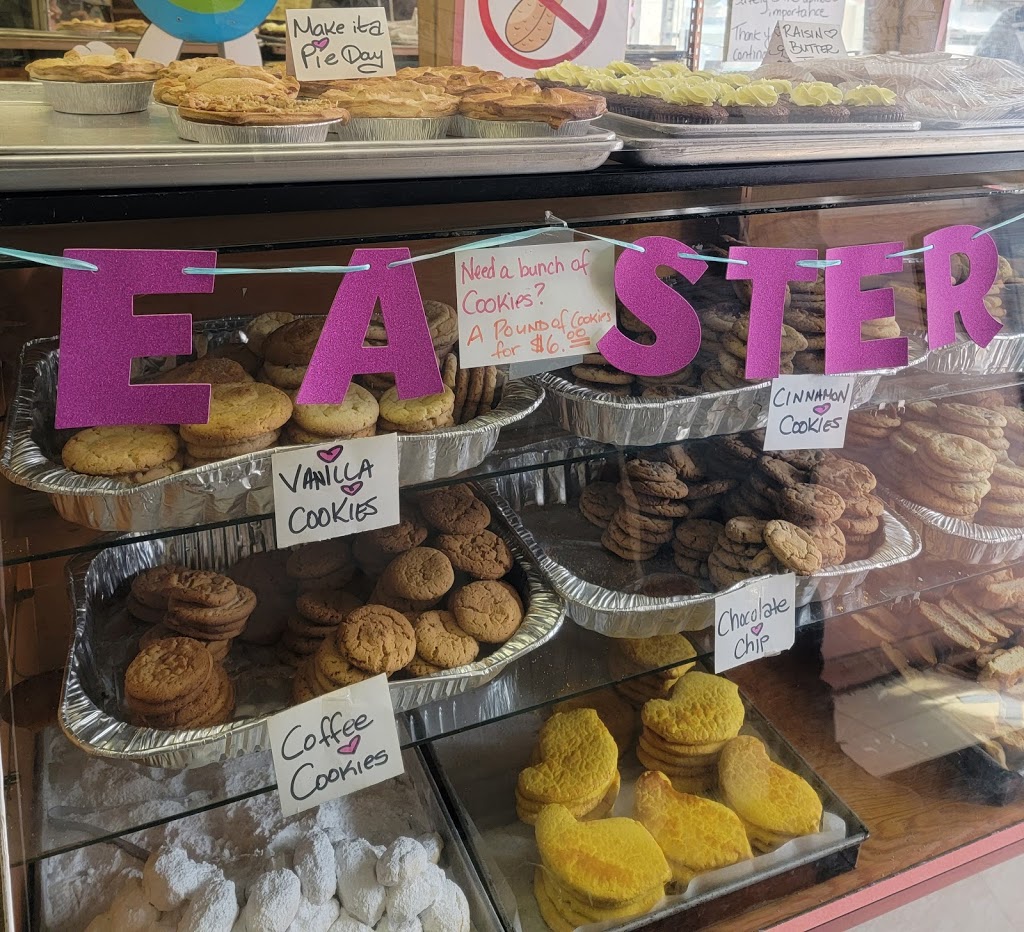 Sweet Trolley Bakery | 3056 Dundas St W, Toronto, ON M6P 1Z7, Canada | Phone: (416) 762-1487