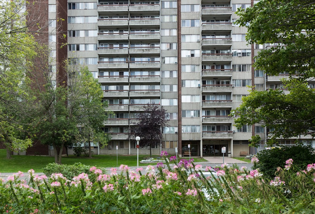 Urbandale Corporation - Lord Halifax Place | 2220 Halifax Dr, Ottawa, ON K1G 2W7, Canada | Phone: (613) 733-4077