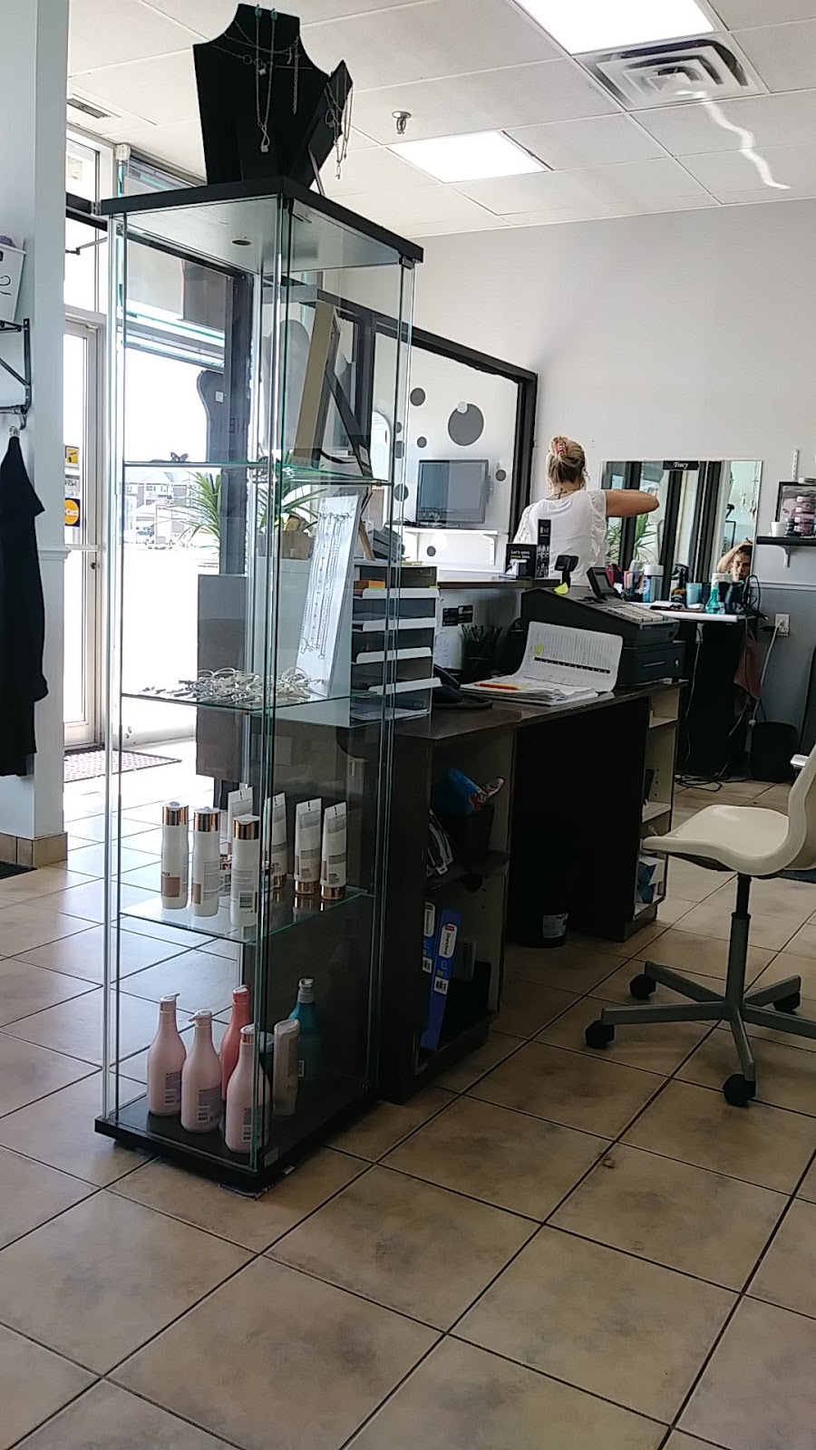 SALON DE COIFFURE LE CHALET ENR | 1100 Montée Masson, Mascouche, QC J7K 2L8, Canada | Phone: (450) 474-0234