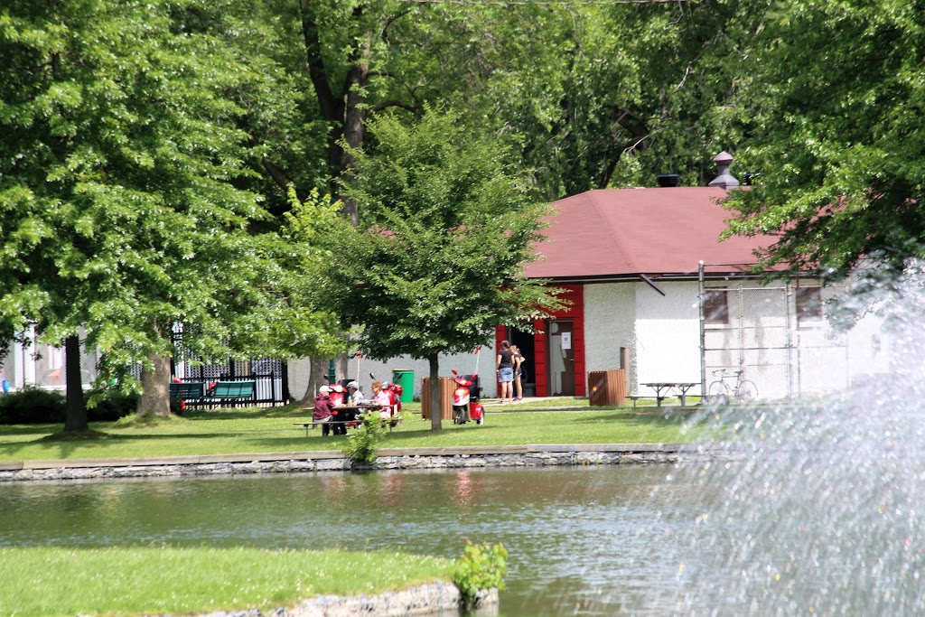 Pavillon St-Arnaud | 2900 Mgr. St-Arnaud, Trois-Rivières, QC G9A 5L2, Canada | Phone: (819) 374-2422