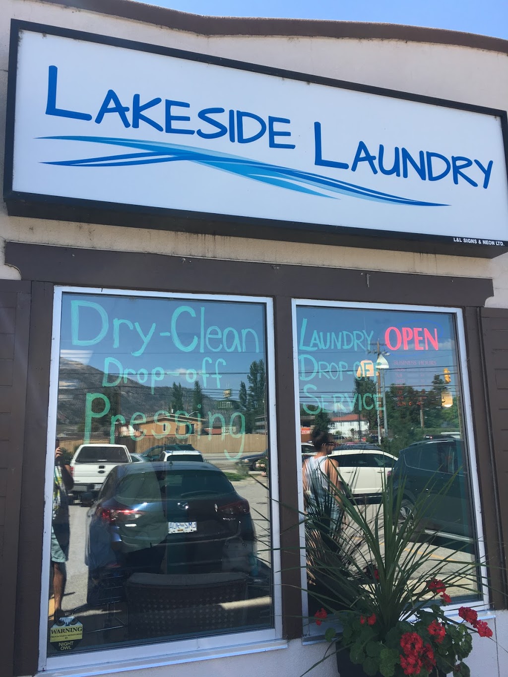 Lakeside Laundry | laundry | 6511 Main St, Osoyoos, BC V0H 1V3, Canada | 2506893418 OR +1 250-689-3418