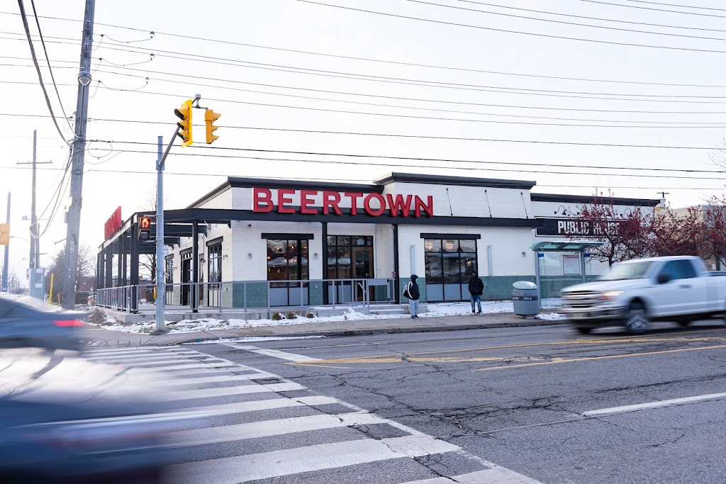 Beertown Public House Etobicoke | 1020 Islington Ave, Etobicoke, ON M8Z 6A4, Canada | Phone: (647) 910-2337