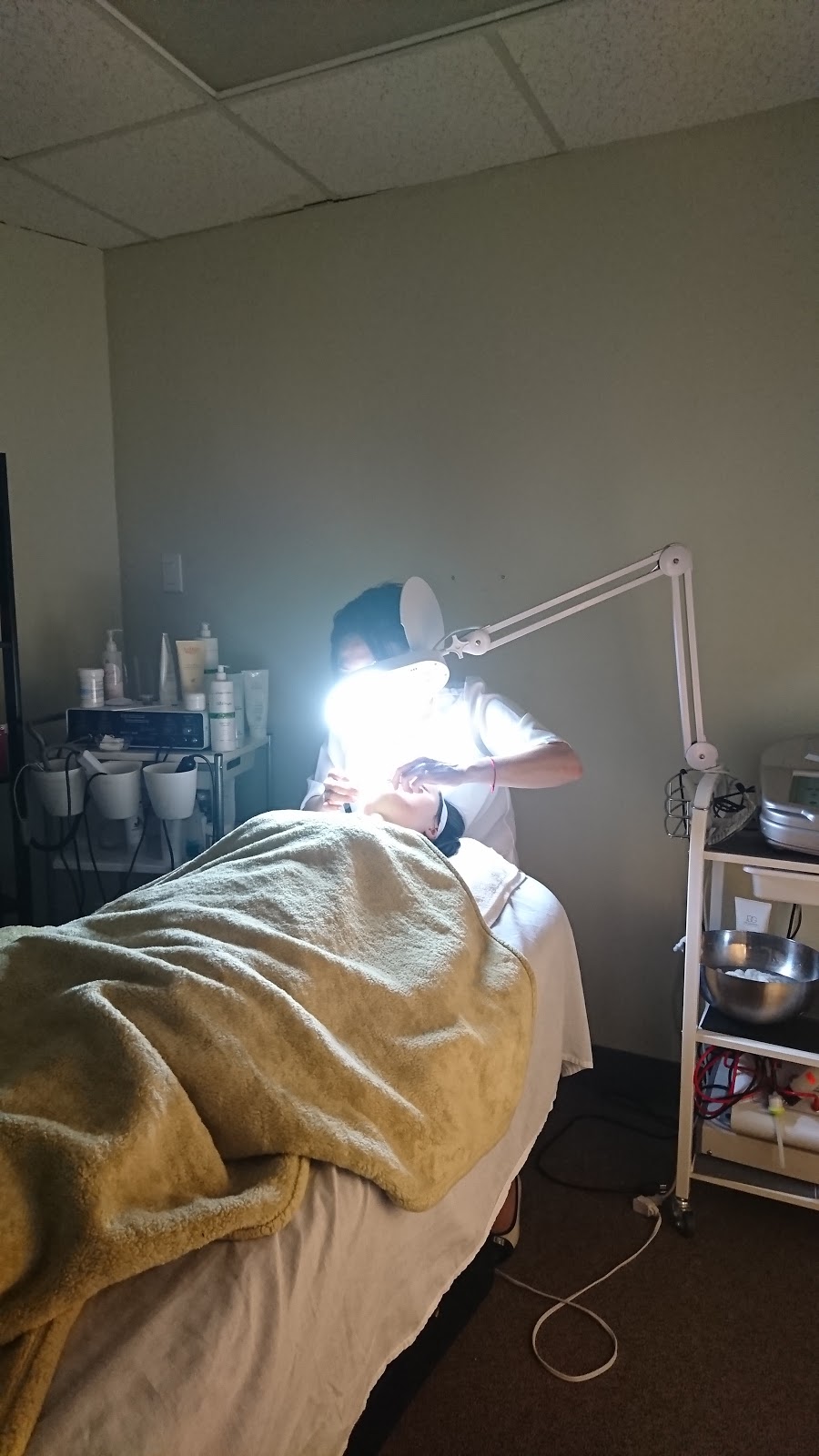 VIBSPA | 168 Sheppard Ave W, North York, ON M2N 1M8, Canada | Phone: (416) 871-5768