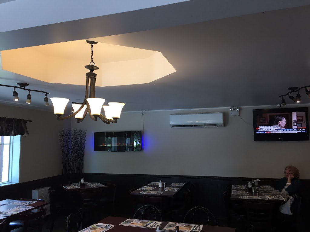 Restaurant Les Cousines Enr | 512 Rue Sainte Élisabeth, Saint-Hugues, QC J0H 1N0, Canada | Phone: (450) 794-2525
