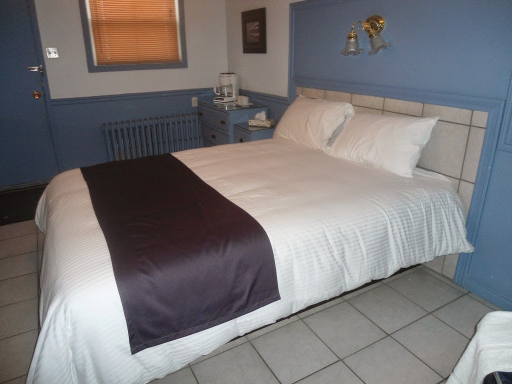 Motel Le Refuge | 43 Rue Queen, Sherbrooke, QC J1M 1J2, Canada | Phone: (819) 564-9005