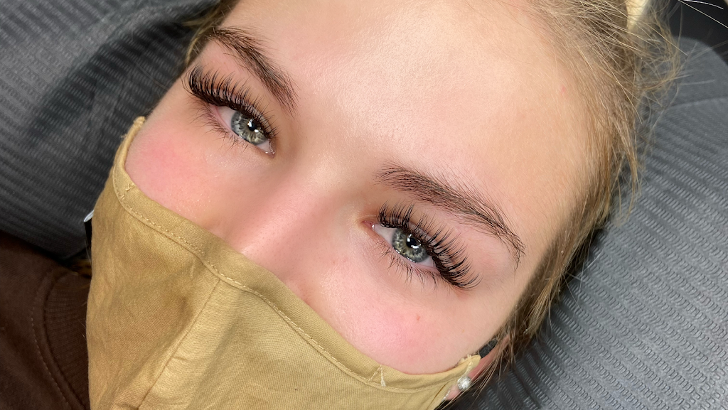 DELLUXE Beauty Bar | 7240 Wellington Rd 124, Guelph, ON N1H 6J3, Canada | Phone: (519) 710-7500