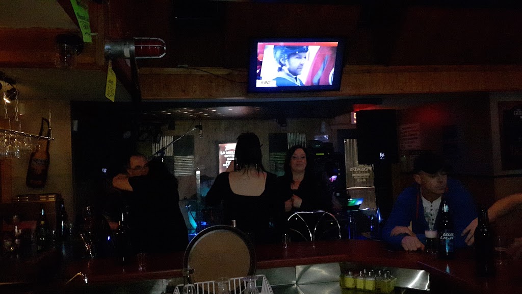 Bar Le Friends | 4027 Bd Frontenac O, Thetford Mines, QC G6H 2A9, Canada | Phone: (581) 679-3900