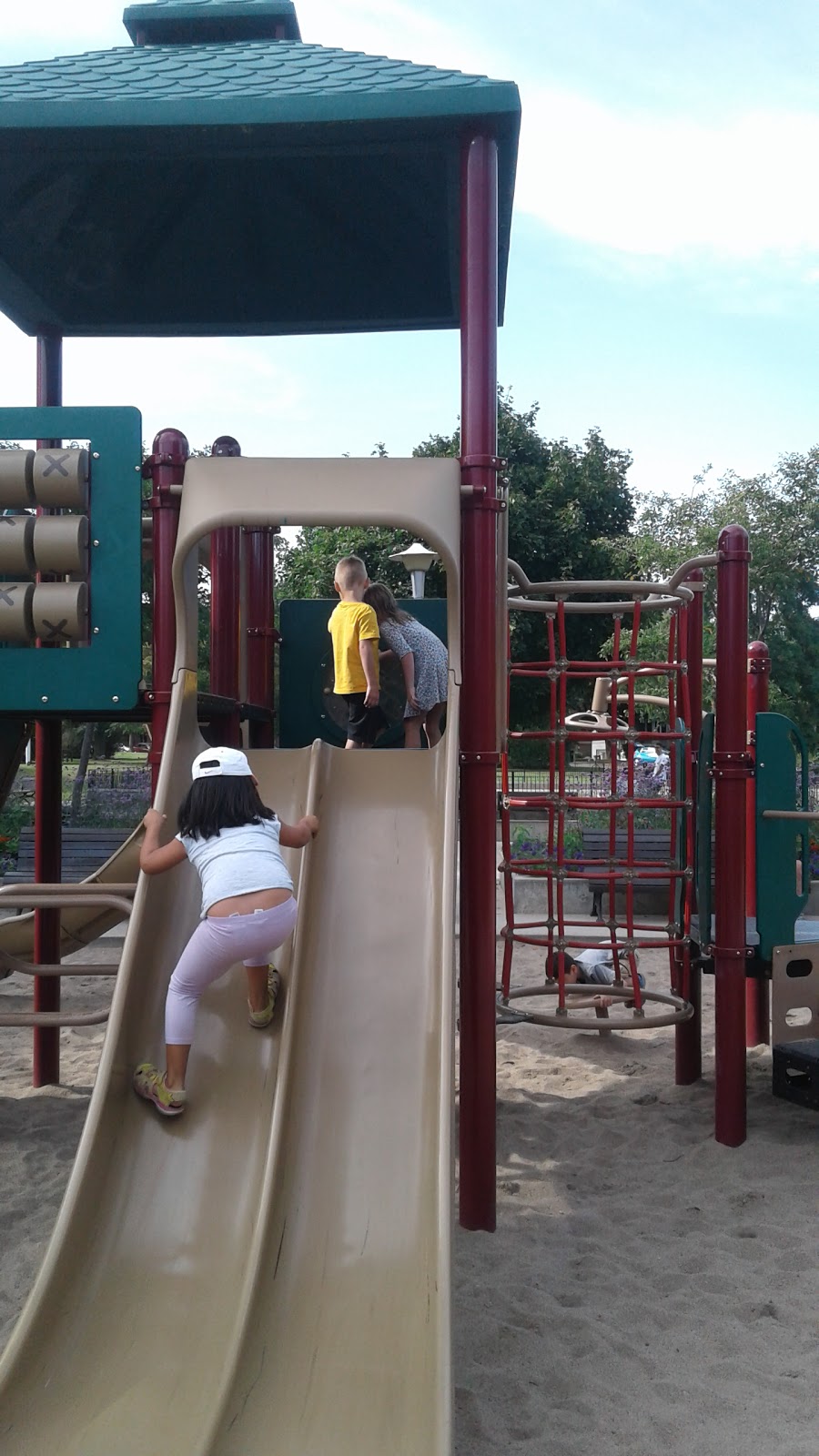 Louisiana Park | Rosemont-La Petite-Patrie, Montreal, QC H1T, Canada | Phone: (514) 847-0647