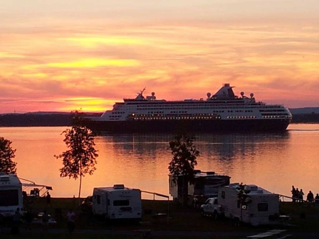 Camping Cap à la Roche | 1820 Marie Victorin, Deschaillons-sur-Saint-Laurent, QC G0S 1G0, Canada | Phone: (819) 292-1212