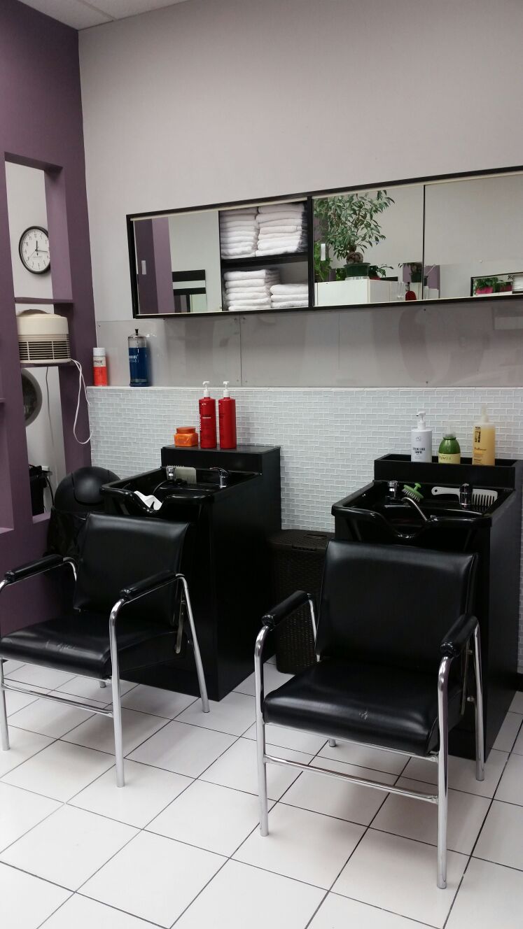 Shear Beauty | 2458 Dundas St W, Mississauga, ON L5K 1R8, Canada | Phone: (905) 822-0961