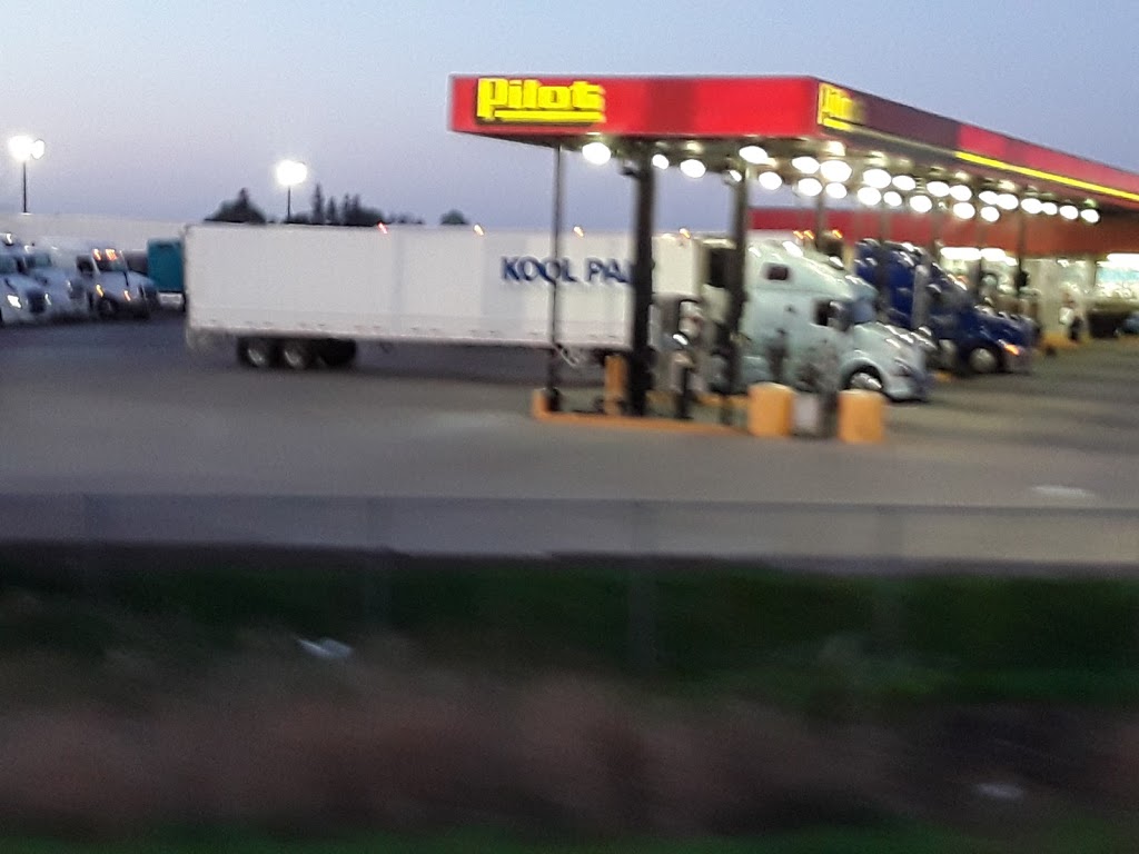 Flying J Travel Center | 2492 Cedar Creek Rd, Ayr, ON N0B 1E0, Canada | Phone: (519) 624-9578