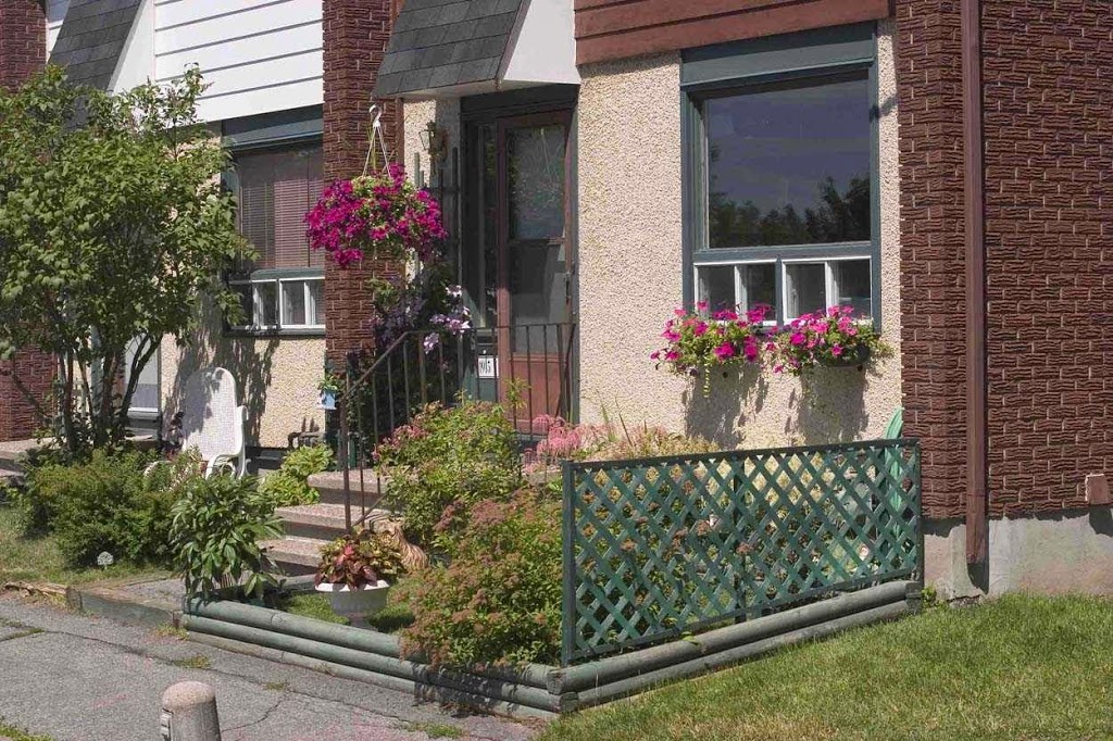 Elmridge Gardens - CLV Group | 1910 Elmridge Dr, Gloucester, ON K1J 6S7, Canada | Phone: (613) 518-1076