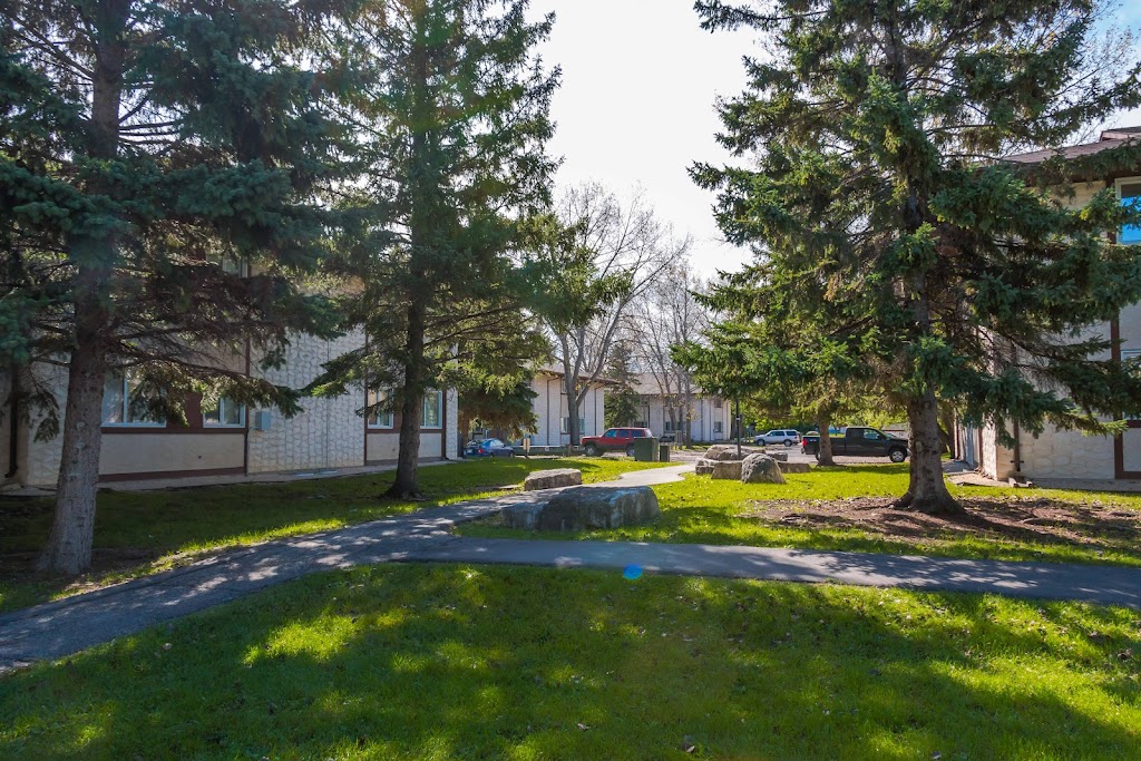 Apple Meadows | 161 Quail Ridge Rd, Winnipeg, MB R2Y 2G6, Canada | Phone: (204) 981-2059
