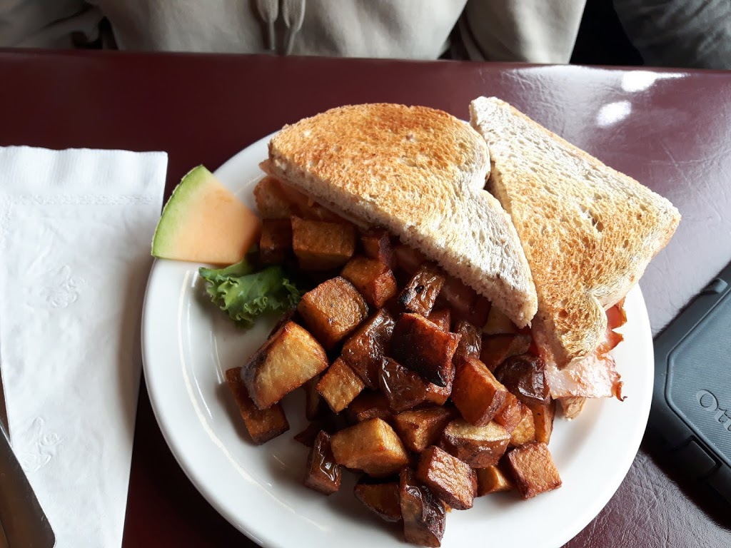 Robins Nest Cafe | 331 Railway Ave E, Vanscoy, SK S0L 3J0, Canada | Phone: (306) 931-6996