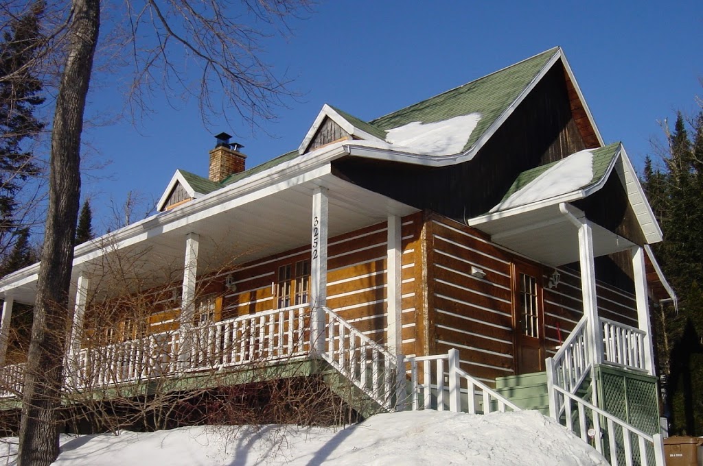 Aux retrouvailles | 3252 Rue de la Baie des Sables, Lac-Mégantic, QC G6B 1R6, Canada | Phone: (819) 340-1839