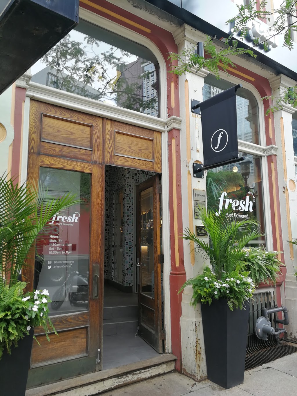 Fresh on Front | 47 Front St E, Toronto, ON M5E 1B3, Canada | Phone: (416) 599-4442