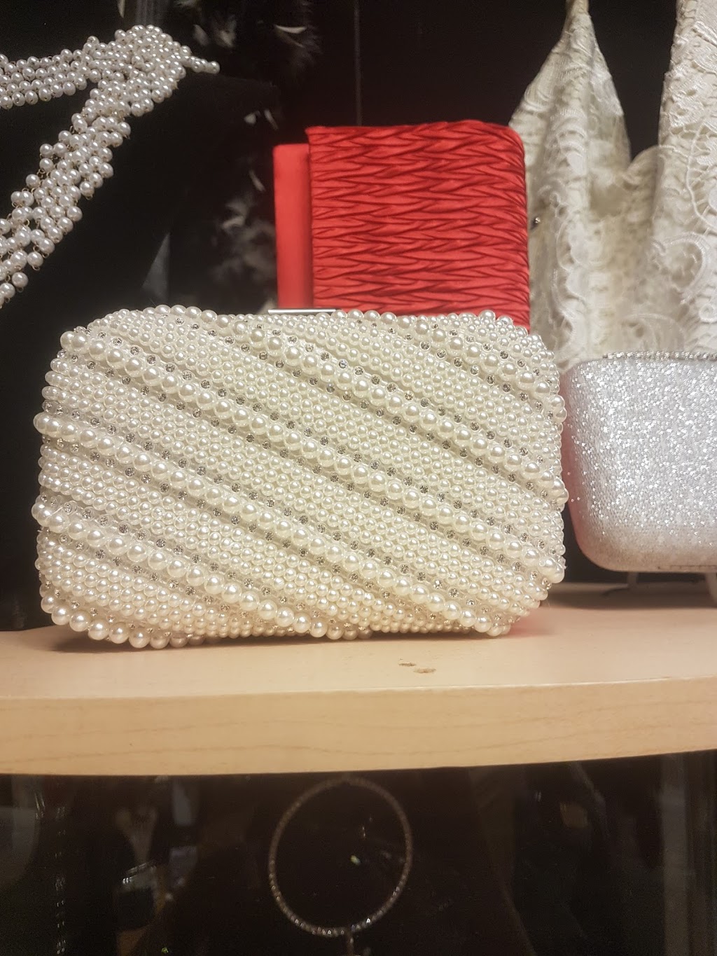 Diva Adornments | 271 Bloomfield Main St, Bloomfield, ON K0K 1G0, Canada | Phone: (613) 393-5005
