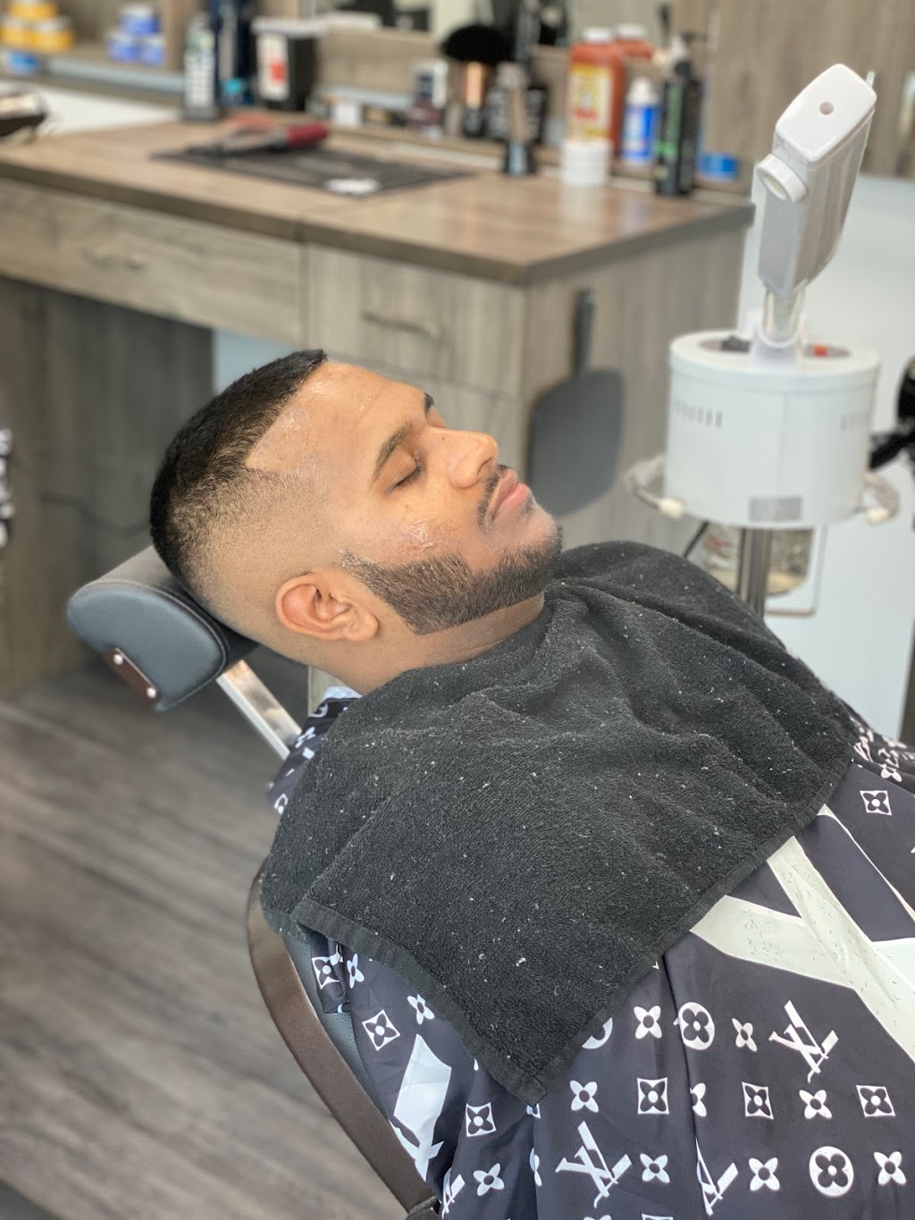 Big Boss Hair salon | 18810 72 Ave #101, Surrey, BC V4N 6R4, Canada | Phone: (604) 372-4041