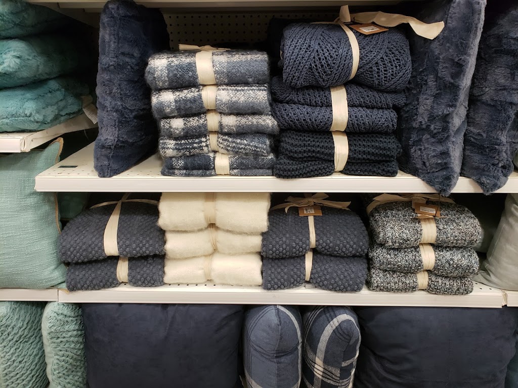 Bouclair Maison | 5885 Boulevard Robert-Bourassa, Laval, QC H7E 0A4, Canada | Phone: (450) 665-0270