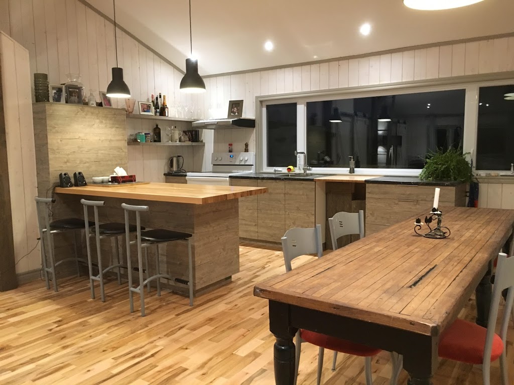 Loft de lArtisan | 5 Avenue de Gaspé E #113, Saint-Jean-Port-Joli, QC G0R 3G0, Canada | Phone: (418) 356-6847