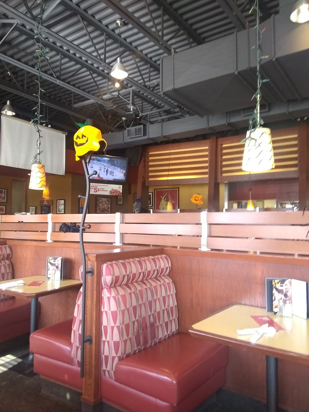 Rôtisserie St-Hubert | 330 Rue de Saint Jovite, Mont-Tremblant, QC J8E 2Z9, Canada | Phone: (819) 425-2721