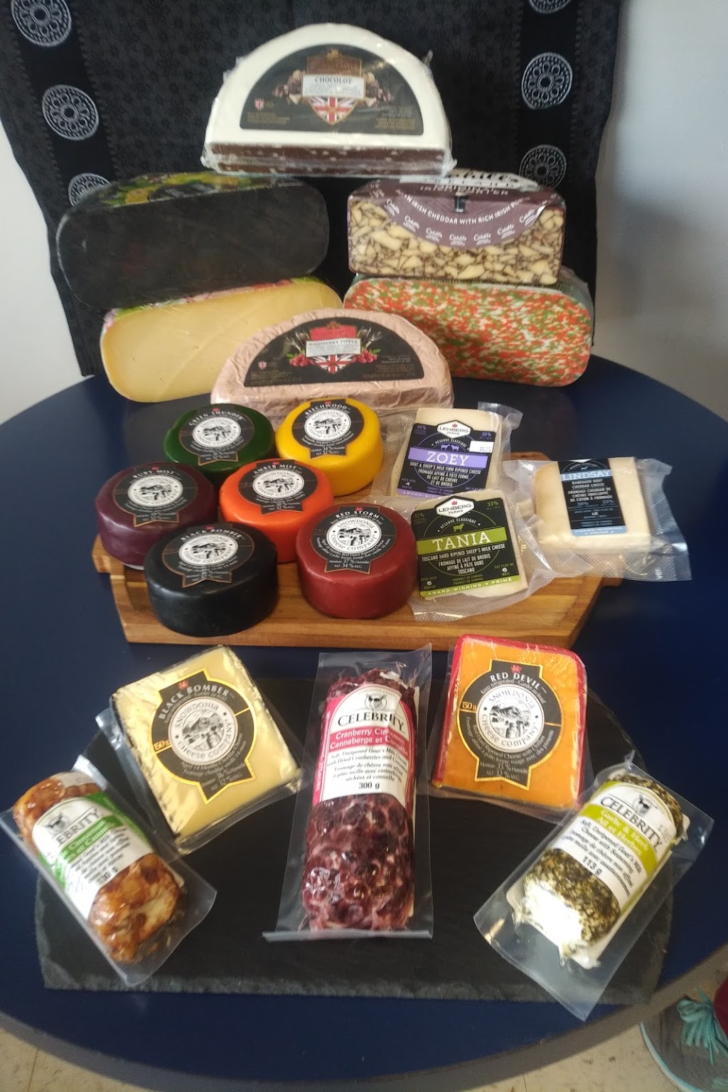 Euro Delight | 370 Kent St W, Lindsay, ON K9V 6G8, Canada | Phone: (705) 878-4157