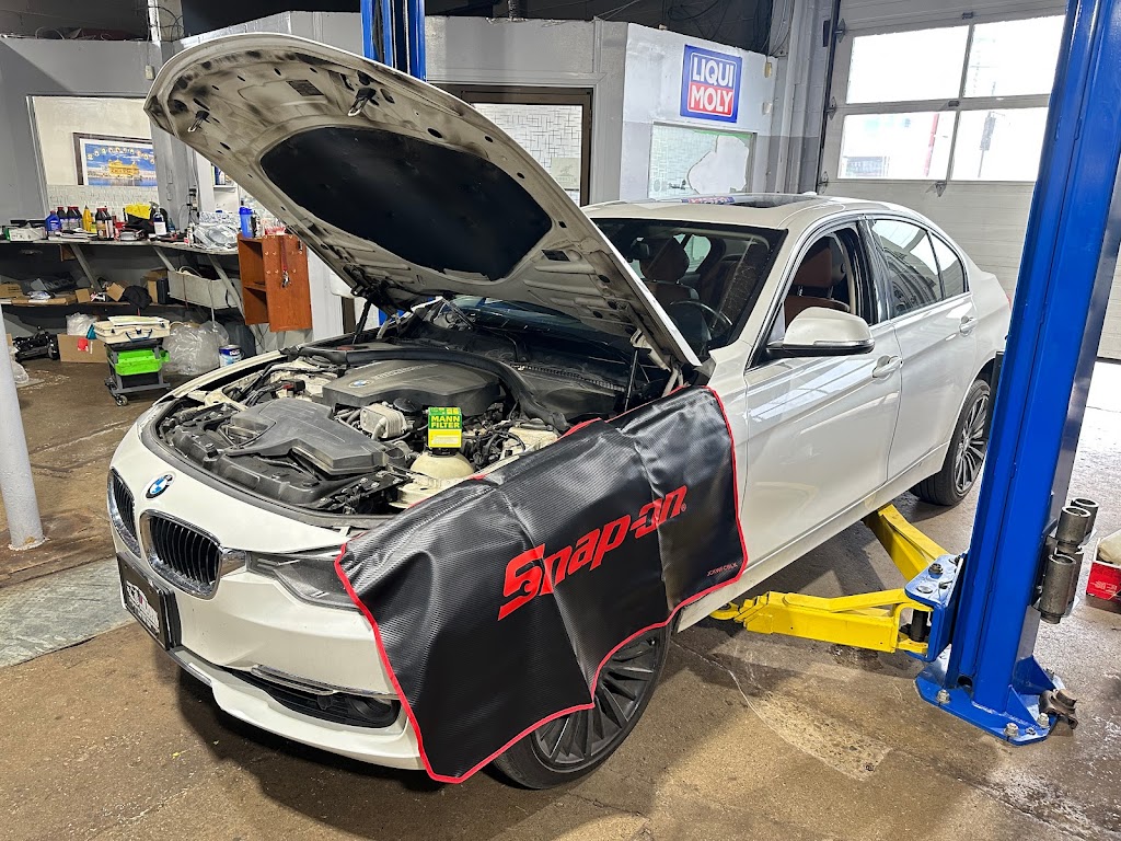 M RIK AUTOMOTIVE WERKS LTD | 241 Horton St E, London, ON N6B 1L1, Canada | Phone: (647) 708-1300