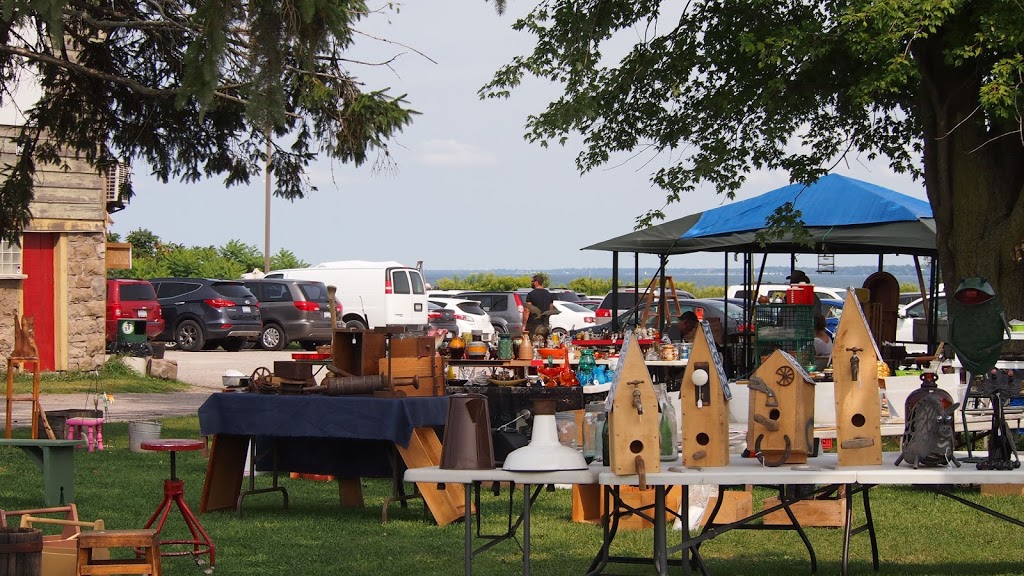 Prudhommes Antique Market | 3125 N Service Rd, Vineland Station, ON L0R 2E0, Canada | Phone: (905) 562-5187
