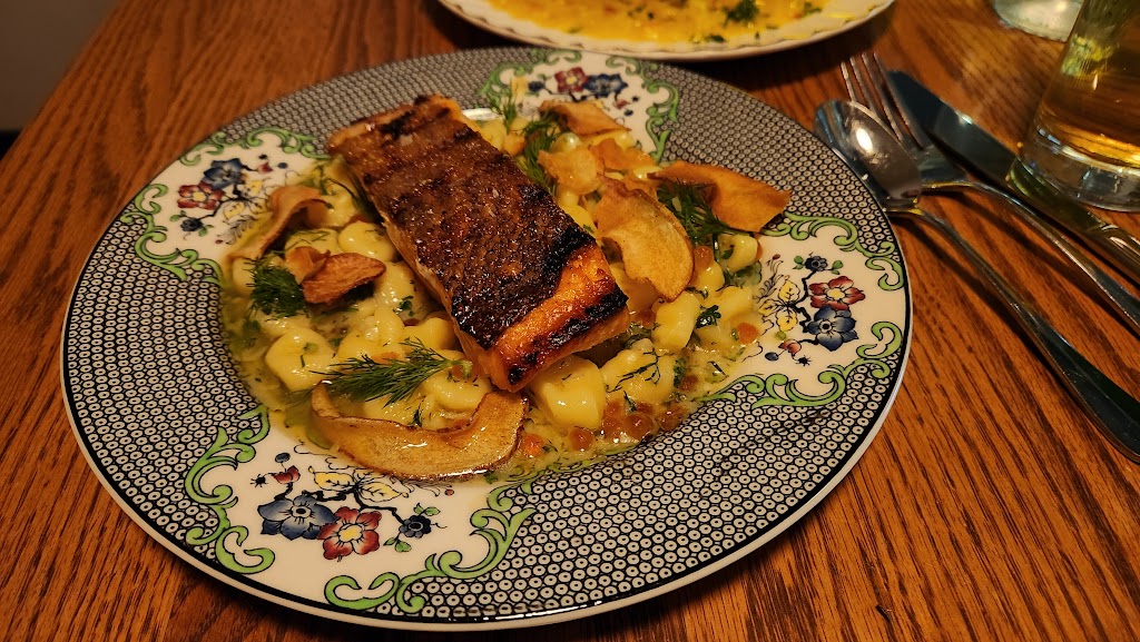 Le Poisson Bleu | 610 Somerset St W, Ottawa, ON K1R 5K4, Canada | Phone: (613) 656-1638
