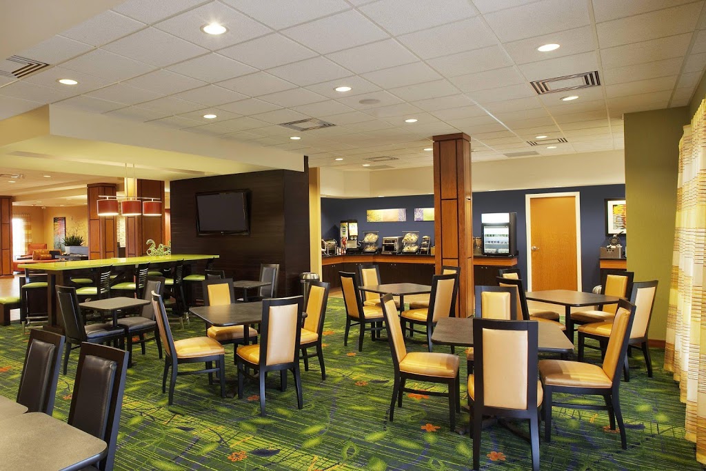 Fairfield Inn & Suites by Marriott Toronto Mississauga | 35 Courtneypark Dr W, Mississauga, ON L5W 0E3, Canada | Phone: (905) 564-2030