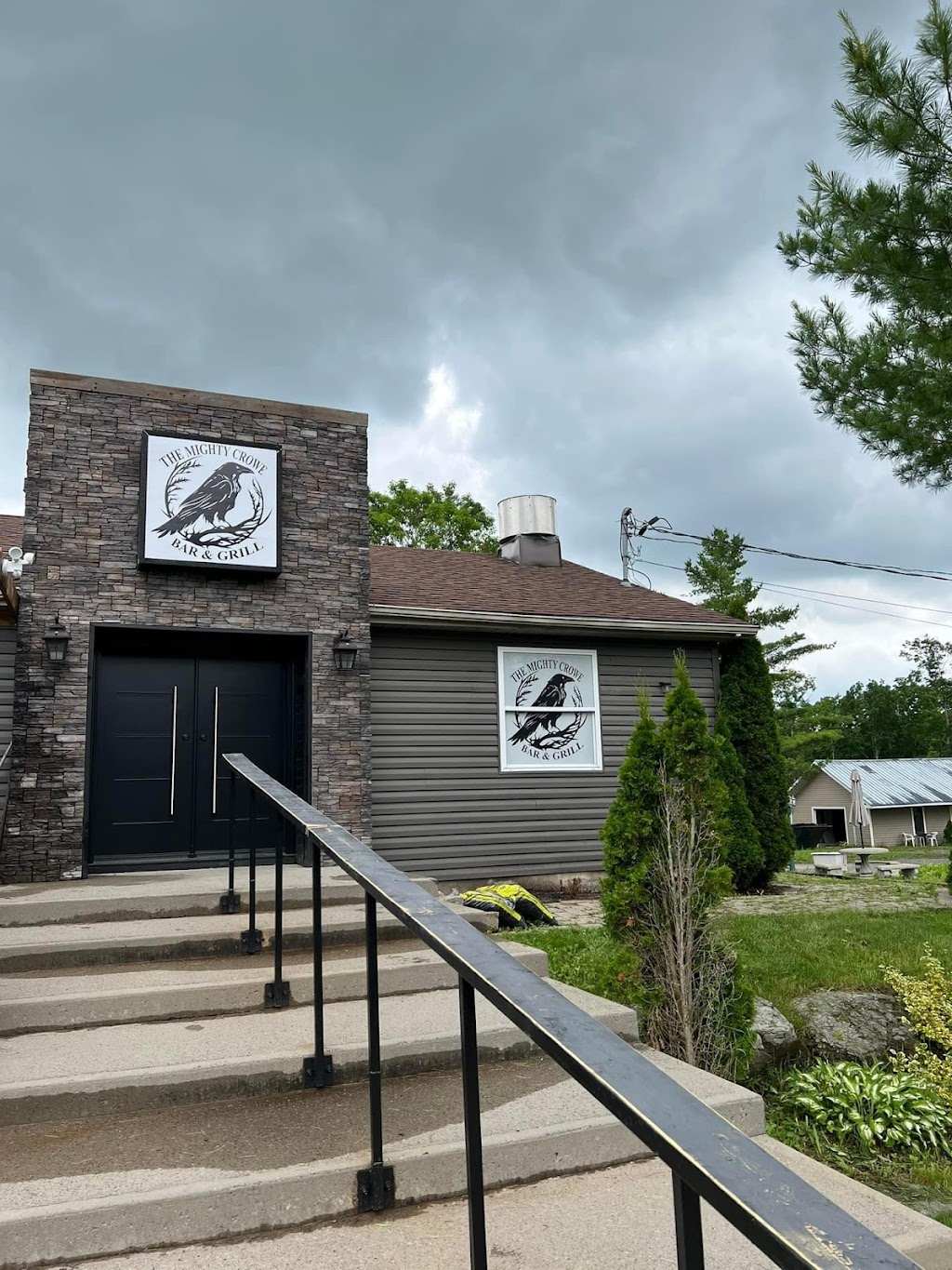 The Mighty Crowe Bar & Grill | 239 Station Rd, Marmora, ON K0K 2M0, Canada | Phone: (613) 472-5555