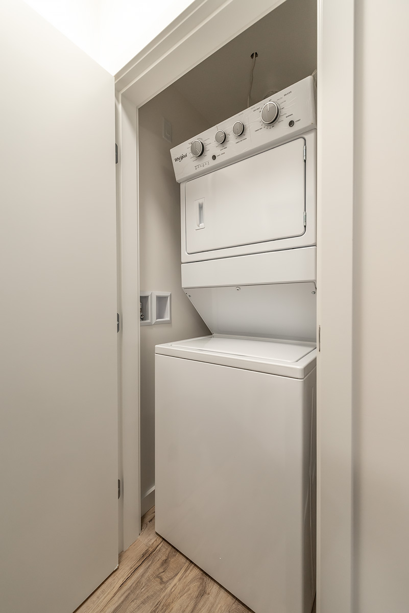 Ravenline Estates Apartments | 1291 Craigflower Rd, Victoria, BC V9A 0H2, Canada | Phone: (250) 886-3836