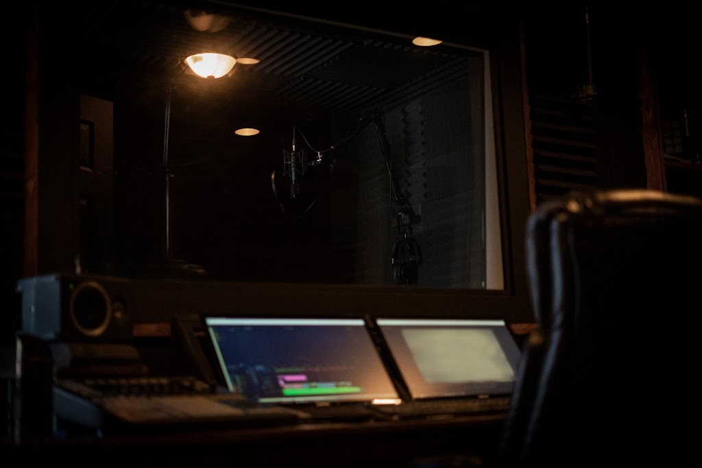 Lyrics Studio | 123 Armine Pl, Victoria, BC V8W 2H7, Canada | Phone: (250) 858-0687