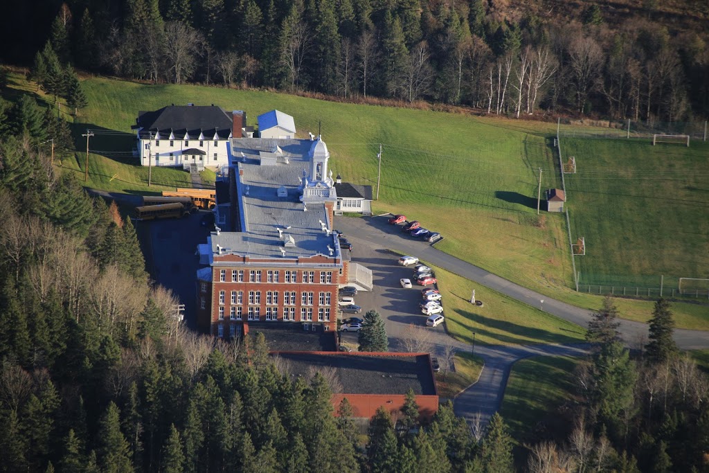 École Jésus-Marie de Beauceville | 670 9e Av, Beauceville, QC G5X 3P6, Canada | Phone: (418) 774-3709