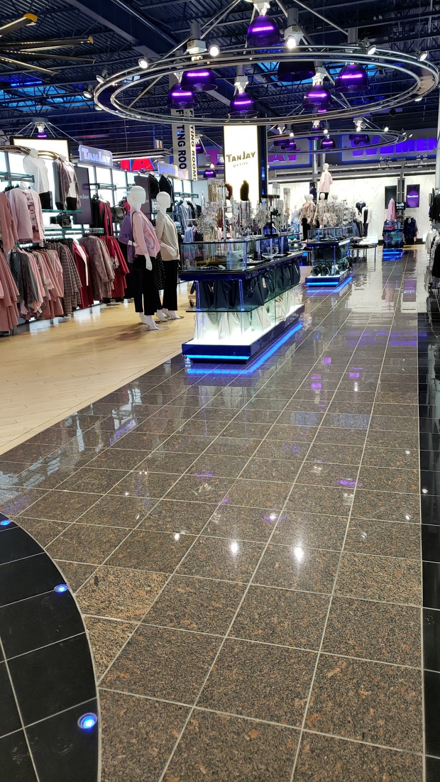 Nygard Fashion Park | 1626 Kenaston Blvd, Winnipeg, MB R3P 0Y4, Canada | Phone: (204) 489-2594